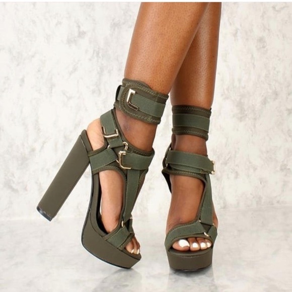 Strappy summer heels - Picture 1 of 8